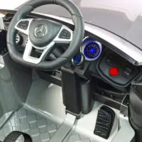 Kinderauto-Kinder-Elektroauto-Mercedes-GLC-63S-1-Sitzer-2x35w-silber-lackiert-Lenkrad