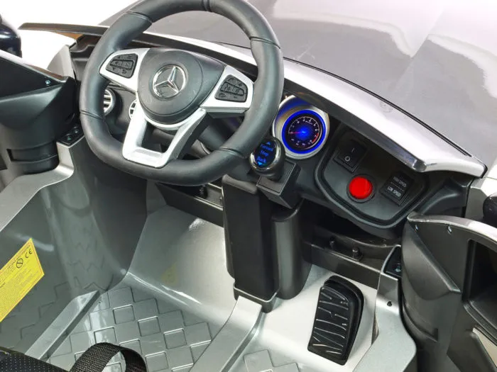 Kinderauto-Kinder-Elektroauto-Mercedes-GLC-63S-1-Sitzer-2x35w-silber-lackiert-Lenkrad